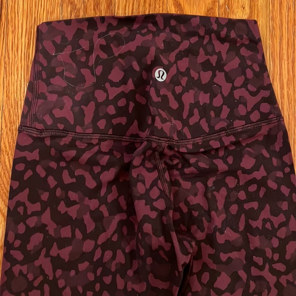 Lululemon size 2 leggings burgundy army type print - Picture 3 of 5